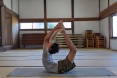 Padangustha Dhanurasana